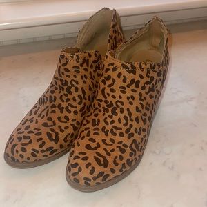 Carlos leopard booties 9.5